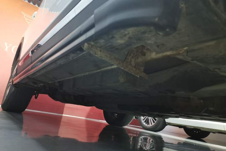 Used CHANGAN CS95 2017 2.0T Two-Wheel Drive Zhitu Edition Right Side Sill