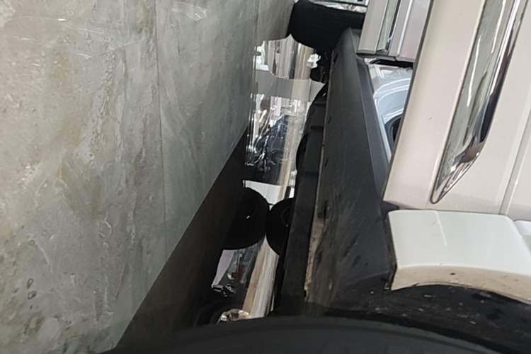 Used CHANGAN CS95 2017 2.0T Two-Wheel Drive Zhiyuan Edition Right Side Sill