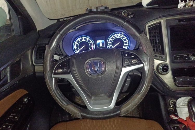 Used CHANGAN CS95 2017 2.0T Two-Wheel Drive Zhiyuan Edition Steering Wheel