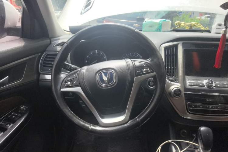 Used CHANGAN CS95 2017 2.0T Two-Wheel Drive Zhiyuan Edition Steering Wheel
