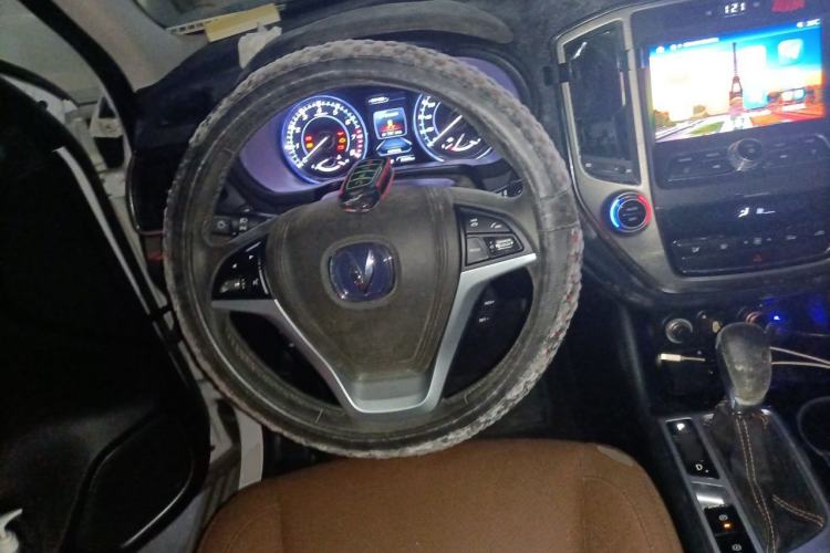 Used CHANGAN CS95 2017 2.0T Two-Wheel Drive Zhiyuan Edition Steering Wheel