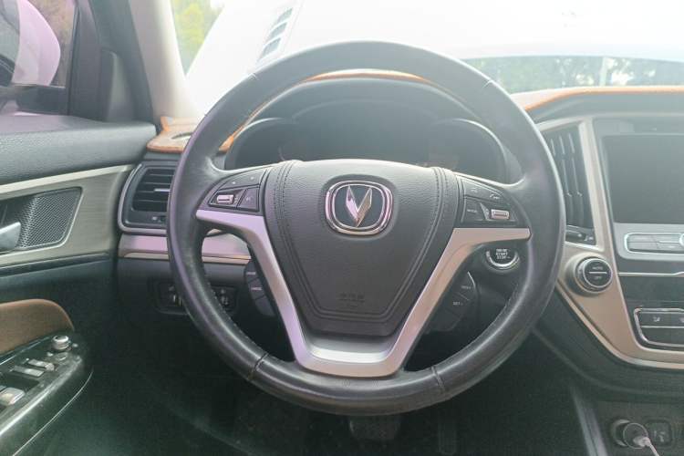 Used CHANGAN CS95 2017 2.0T Two-Wheel Drive Zhiyuan Edition Steering Wheel