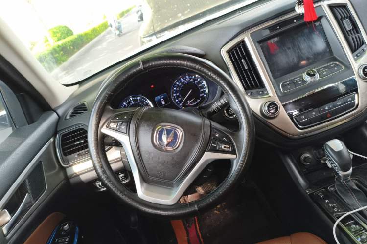 Used CHANGAN CS95 2017 2.0T Two-Wheel Drive Zhituo Edition Steering Wheel
