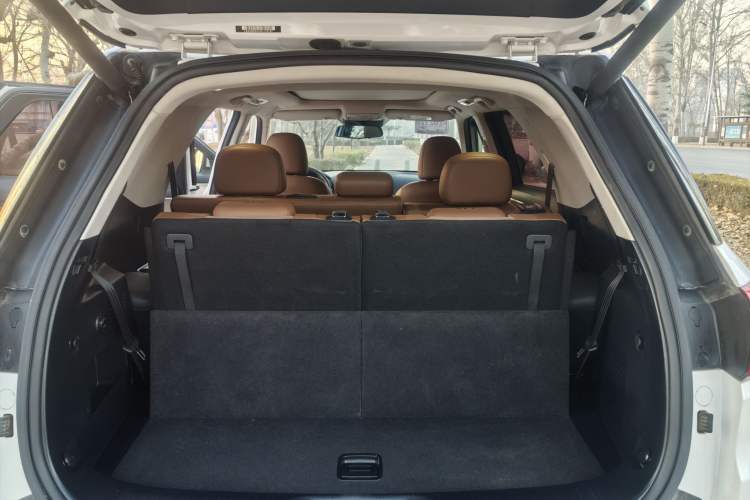 Used CHANGAN CS95 2017 2.0T Two-Wheel Drive Zhitu Edition Trunk