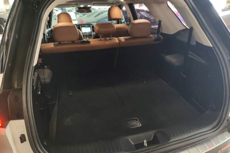 Used CHANGAN CS95 2017 2.0T Two-Wheel Drive Zhitu Edition Trunk