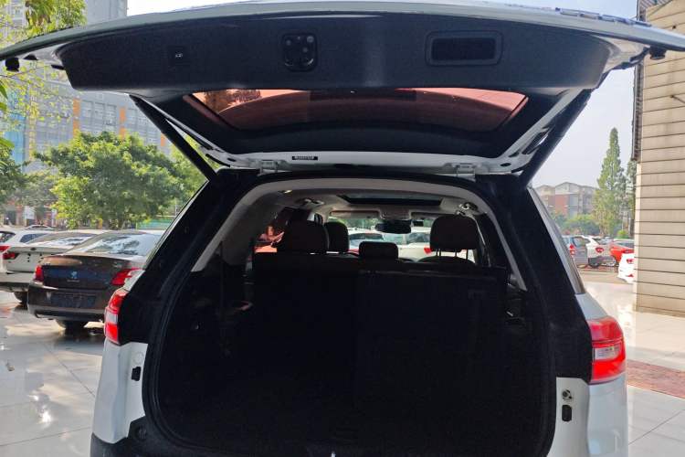 Used CHANGAN CS95 2017 2.0T Two-Wheel Drive Zhitu Edition Trunk