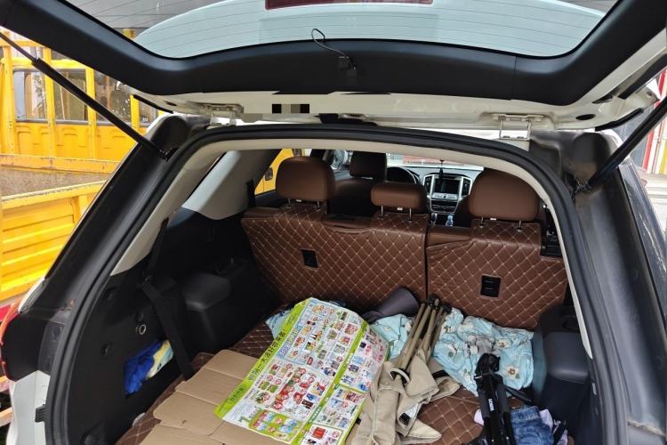 Used CHANGAN CS95 2017 2.0T Four-Wheel Drive Smart Edition Trunk