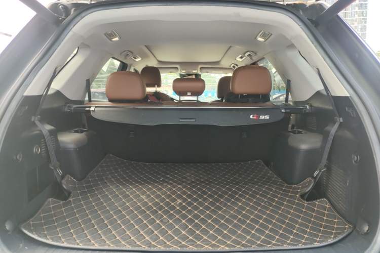 Used CHANGAN CS95 2017 2.0T Two-Wheel Drive Zhitu Edition Trunk