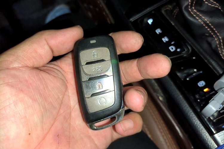 Used CHANGAN CS95 2017 2.0T Four-Wheel Drive ZhiZun Edition Vehicle Key