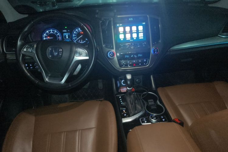 Used CHANGAN CS95 2017 2.0T Four-Wheel Drive ZhiZun Edition Center Console