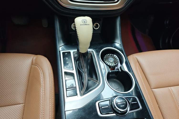 Used CHANGAN CS95 2017 2.0T Two-Wheel Drive Zhitu Edition Gear Lever