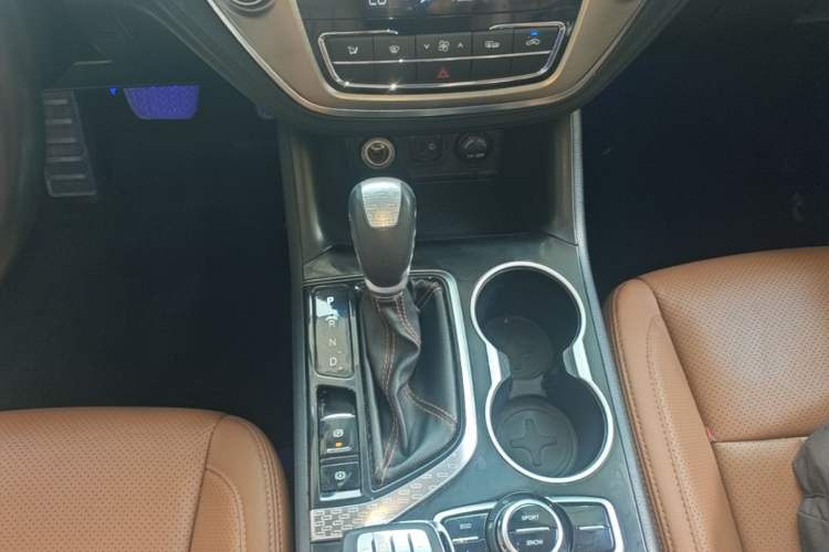 Used CHANGAN CS95 2017 2.0T Two-Wheel Drive Zhiyuan Edition Gear Lever