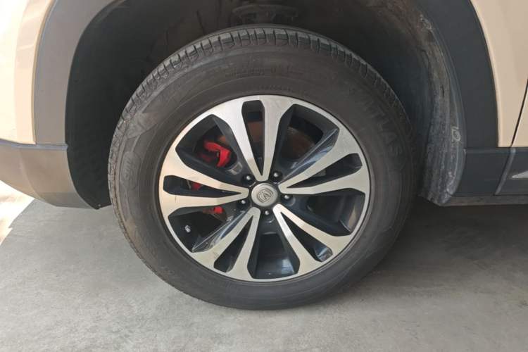 Used CHANGAN CS95 2017 2.0T Two-Wheel Drive Zhiyuan Edition Left Front Wheel Hub