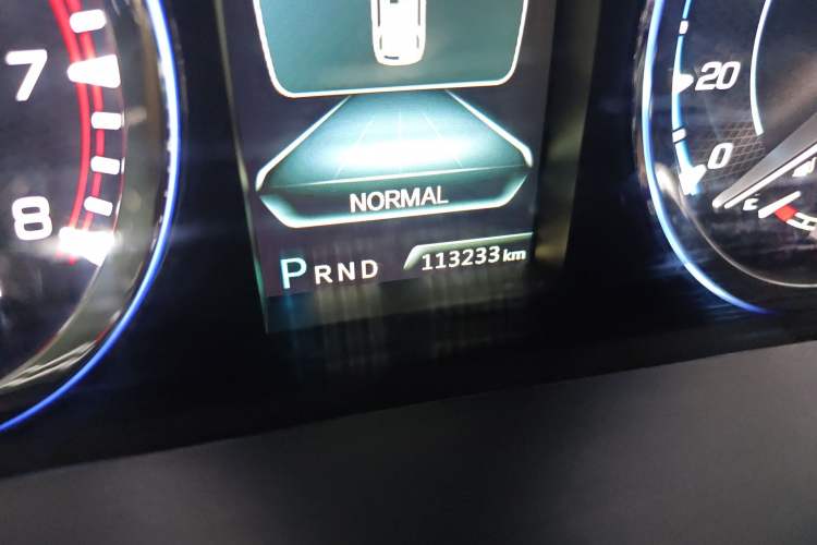 Used CHANGAN CS95 2017 2.0T Two-Wheel Drive Zhitu Edition Odometer Close Up