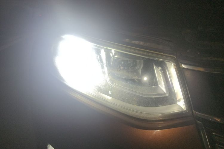 Used CHANGAN CS95 2017 2.0T Four-Wheel Drive ZhiZun Edition Right Front Headlight