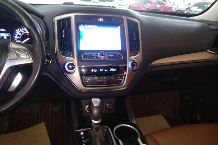 Used CHANGAN CS95 2018 2.0T Four-Wheel Drive Glory Edition Audio And AC Panel