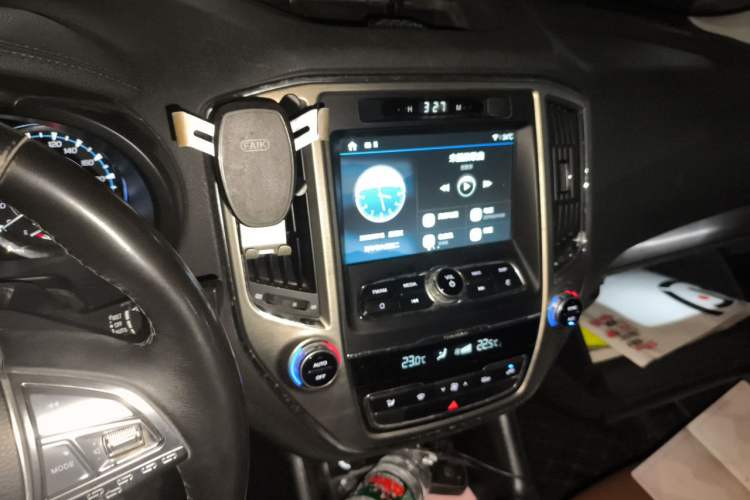 Used CHANGAN CS95 2018 2.0T Four-Wheel Drive Glory Edition Audio And AC Panel