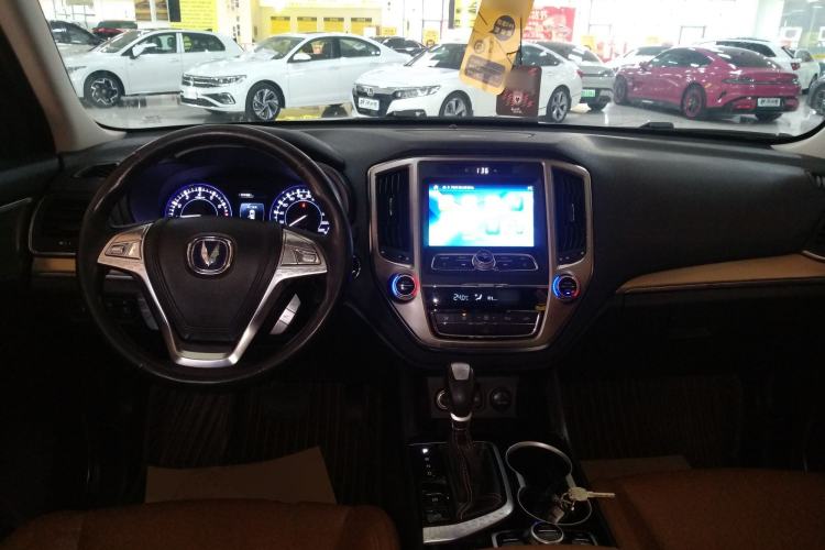 Used CHANGAN CS95 2018 2.0T Four-Wheel Drive Glory Edition Center Console