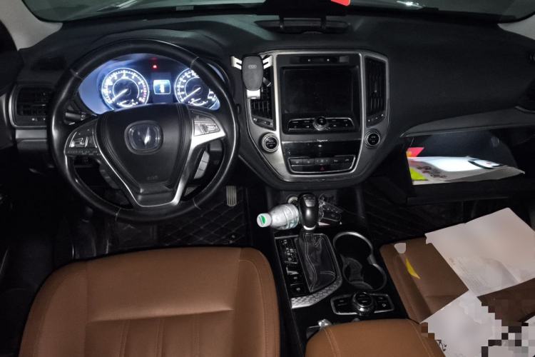 Used CHANGAN CS95 2018 2.0T Four-Wheel Drive Glory Edition Center Console