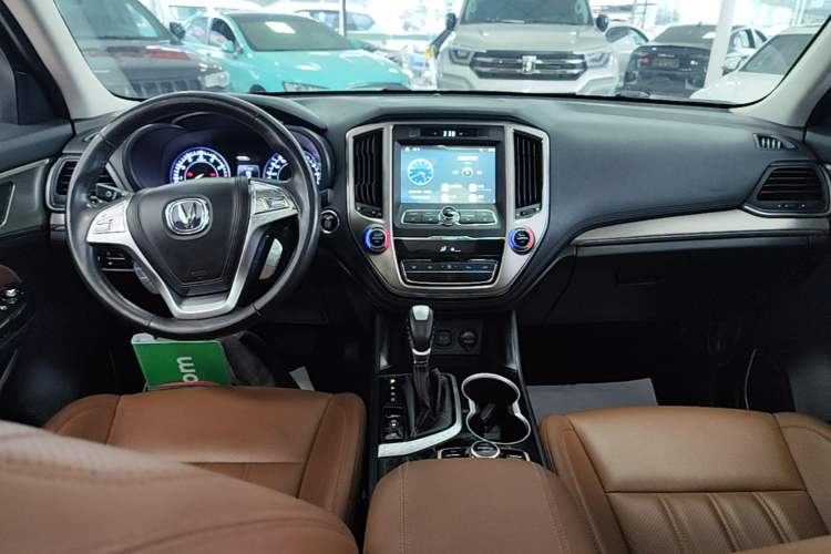 Used CHANGAN CS95 2018 2.0T Two-Wheel Drive Glory Edition Center Console