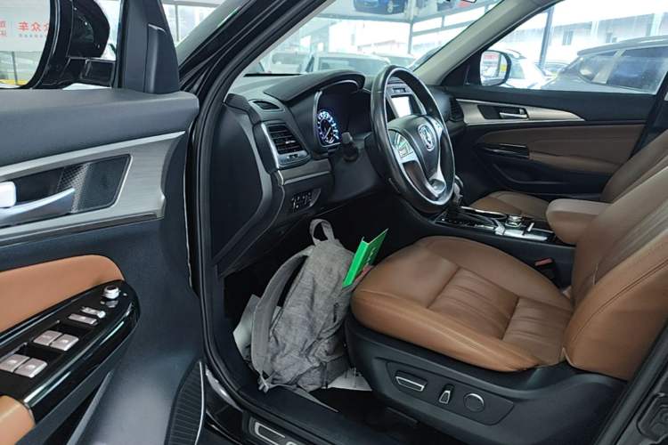 Used CHANGAN CS95 2018 2.0T Two-Wheel Drive Glory Edition Driver Seat
