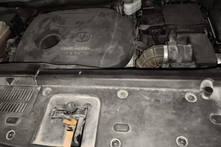 Used CHANGAN CS95 2018 2.0T Four-Wheel Drive Glory Edition Engine Bay