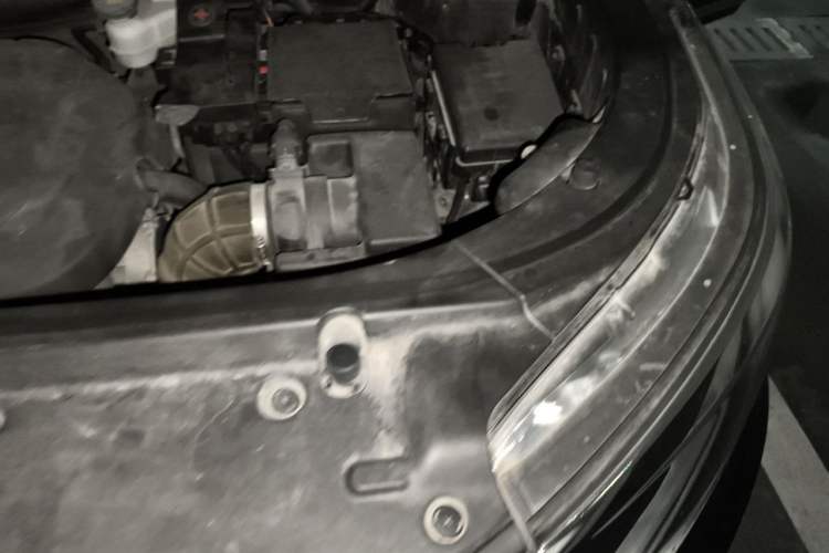 Used CHANGAN CS95 2018 2.0T Four-Wheel Drive Glory Edition Engine Bay Left