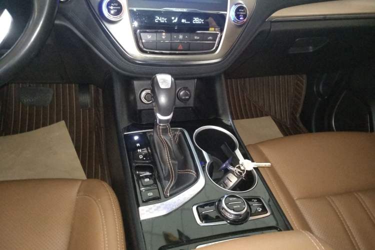 Used CHANGAN CS95 2018 2.0T Four-Wheel Drive Glory Edition Gear Lever