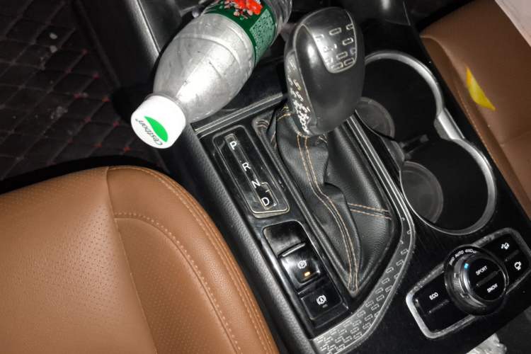 Used CHANGAN CS95 2018 2.0T Four-Wheel Drive Glory Edition Gear Lever
