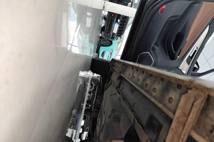 Used CHANGAN CS95 2018 2.0T Two-Wheel Drive Glory Edition Left Side Sill