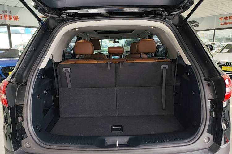 Used CHANGAN CS95 2018 2.0T Two-Wheel Drive Glory Edition Trunk