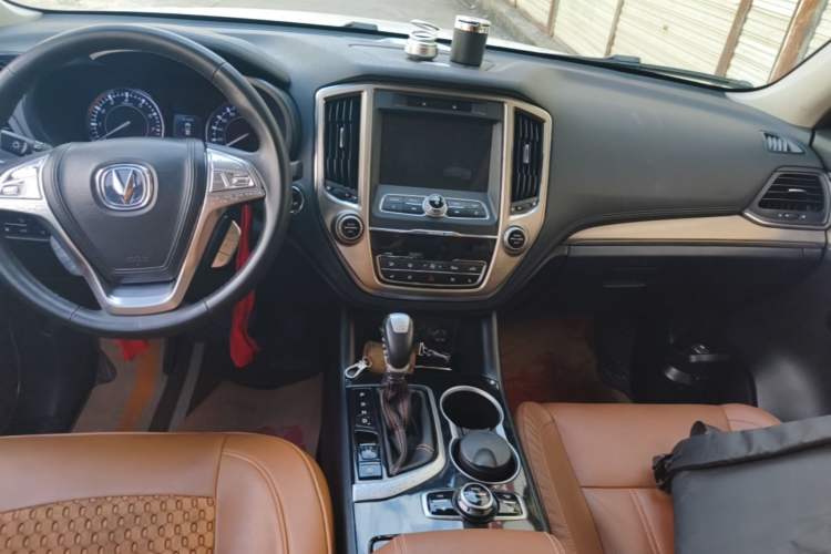 Used CHANGAN CS95 2018 2.0T Four-Wheel Drive Glory Edition Audio And AC Panel