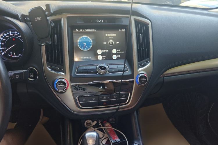 Used CHANGAN CS95 2018 2.0T Four-Wheel Drive Glory Edition Audio And AC Panel