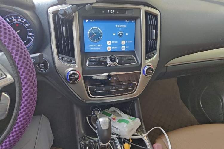 Used CHANGAN CS95 2018 2.0T Four-Wheel Drive Glory Edition Audio And AC Panel