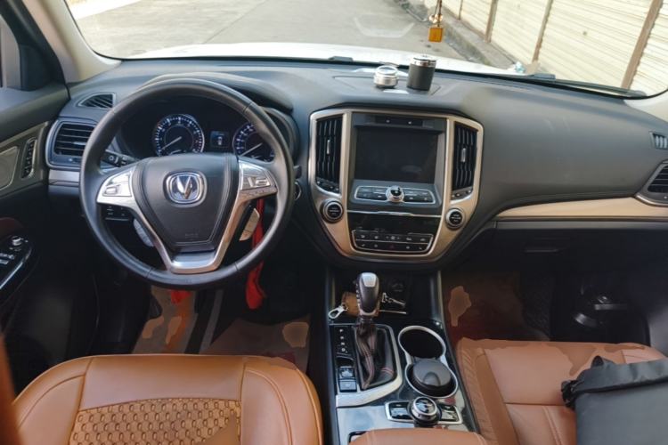 Used CHANGAN CS95 2018 2.0T Four-Wheel Drive Glory Edition Center Console