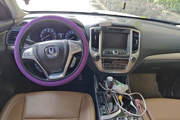 Used CHANGAN CS95 2018 2.0T Four-Wheel Drive Glory Edition Center Console
