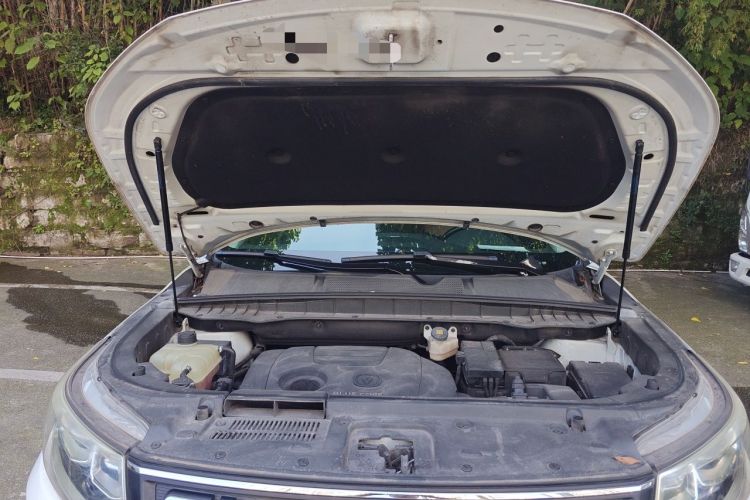 Used CHANGAN CS95 2018 2.0T Four-Wheel Drive Glory Edition Engine Bay