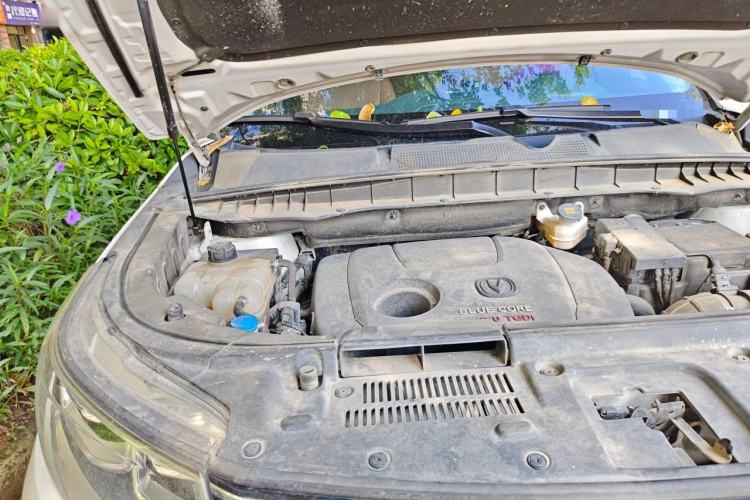 Used CHANGAN CS95 2018 2.0T Four-Wheel Drive Glory Edition Engine Bay Right