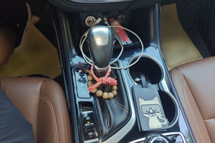 Used CHANGAN CS95 2018 2.0T Four-Wheel Drive Glory Edition Gear Lever