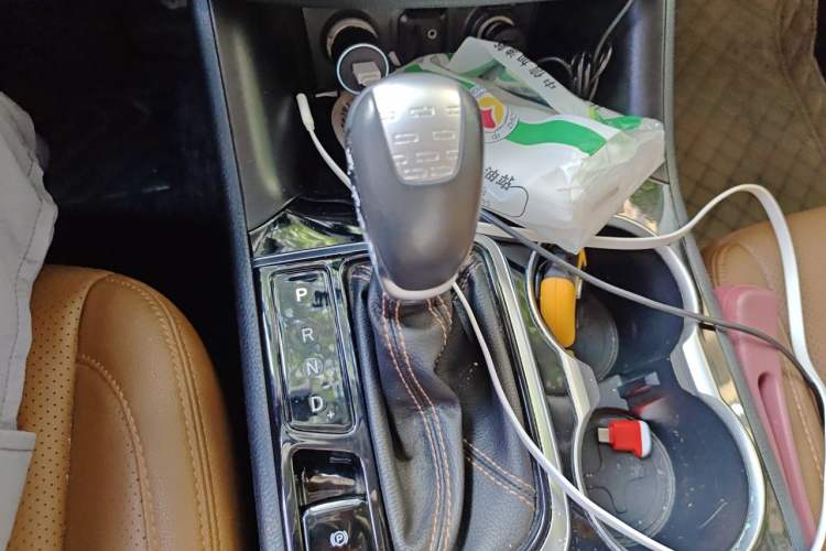 Used CHANGAN CS95 2018 2.0T Four-Wheel Drive Glory Edition Gear Lever