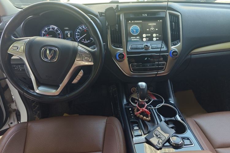 Used CHANGAN CS95 2018 2.0T Four-Wheel Drive Glory Edition Interior 2
