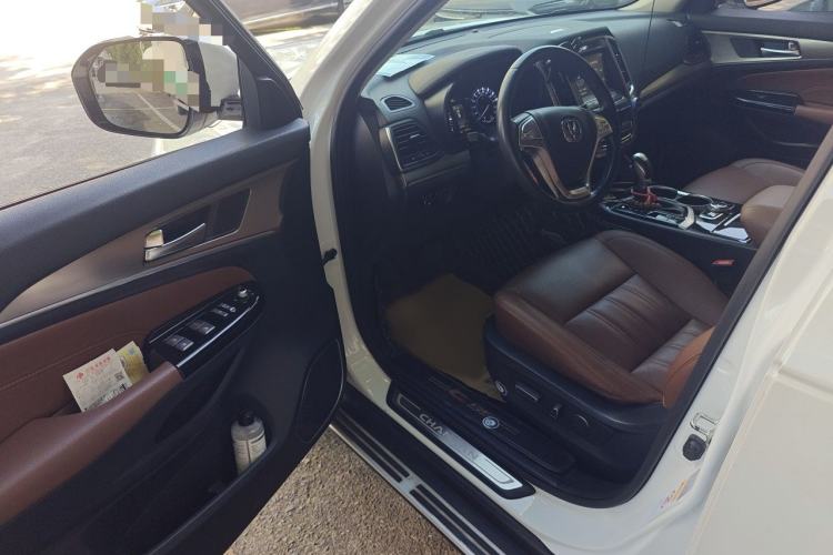 Used CHANGAN CS95 2018 2.0T Four-Wheel Drive Glory Edition Interior 3