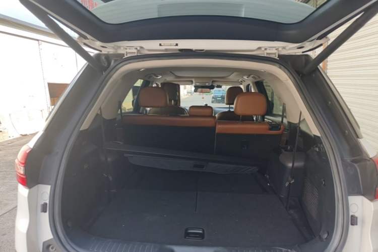Used CHANGAN CS95 2018 2.0T Four-Wheel Drive Glory Edition Trunk