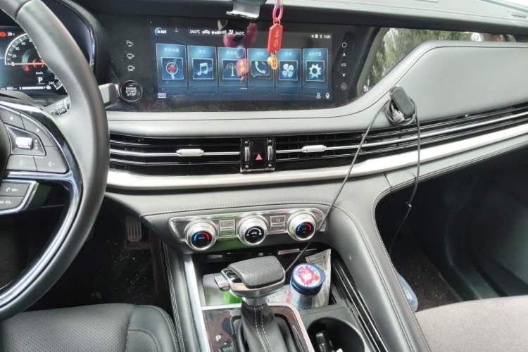 Used CHANGAN CS95 2019 2.0T Four-Wheel Drive Luxury Version Audio And AC Panel
