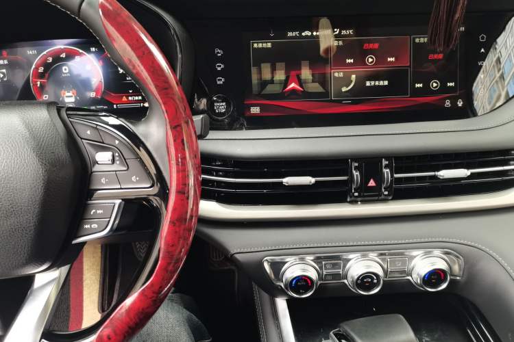 Used CHANGAN CS95 2019 2.0T Two-Wheel-Drive Luxury Version Audio And AC Panel