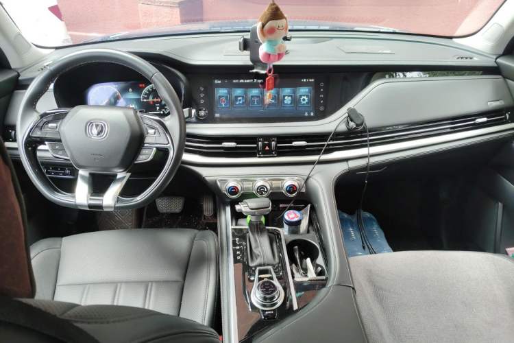 Used CHANGAN CS95 2019 2.0T Four-Wheel Drive Luxury Version Center Console