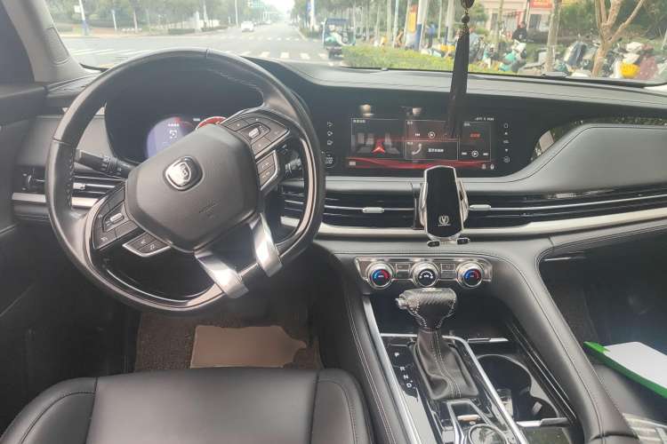Used CHANGAN CS95 2019 2.0T Two-Wheel-Drive Luxury Version Center Console