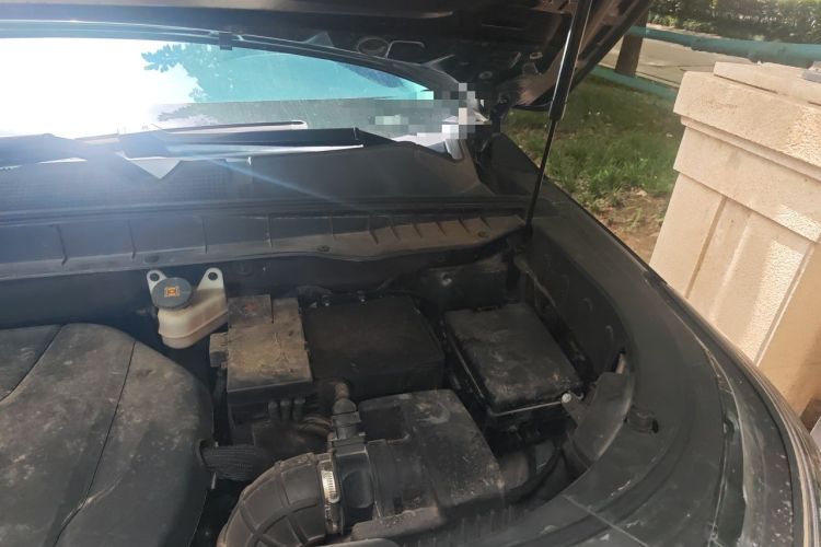 Used CHANGAN CS95 2019 2.0T Two-Wheel-Drive Luxury Version Engine Bay Left