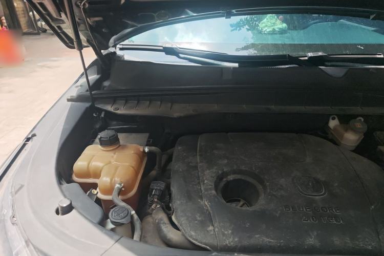 Used CHANGAN CS95 2019 2.0T Two-Wheel-Drive Luxury Version Engine Bay Right