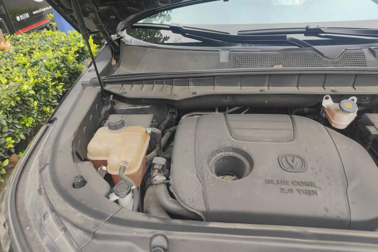 Used CHANGAN CS95 2019 2.0T Two-Wheel-Drive Luxury Version Engine Bay Right